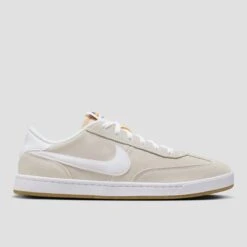 Nike SB FC Classic Shoes Summit White / Summit White - White