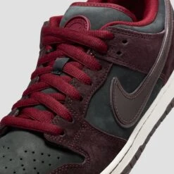 Nike SB Dunk Low Pro X Riot Skateshop Skate Shoes Mahogany / Dark Beetroot / Team Red / Sail 28 Nike SB Dunk Low Pro X Riot Skateshop Skate Shoes Mahogany / Dark Beetroot / Team Red / Sail -Slam City Shop AURORA FZ1289 200 PHSYD001 2000