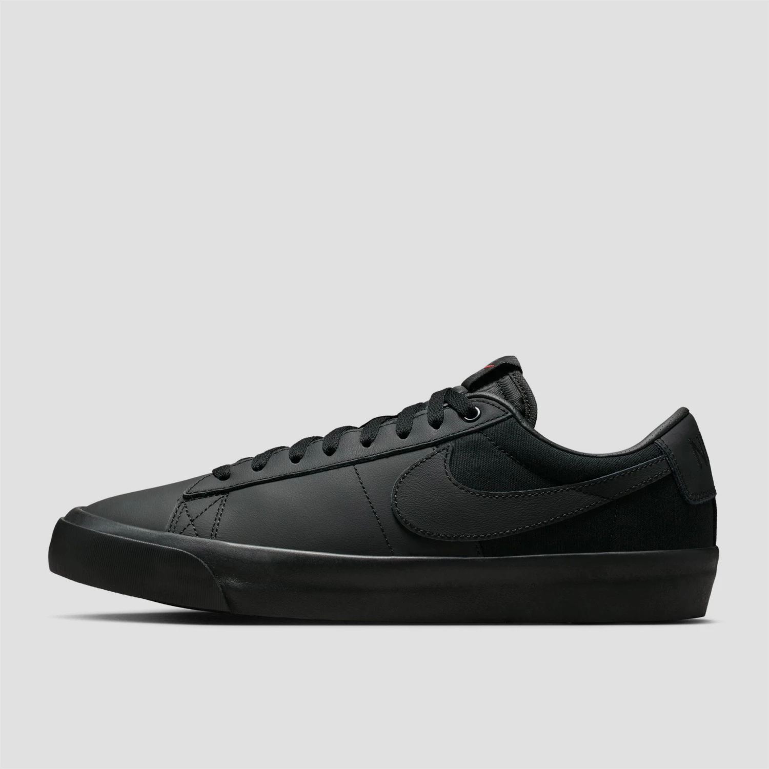 Nike SB Zoom Blazer Low Pro GT Skate Shoes Black / Black / Black 5 Nike SB Zoom Blazer Low Pro GT Skate Shoes Black / Black / Black - Image 5
