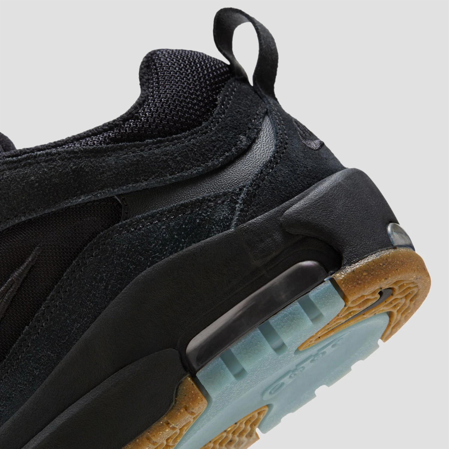 Nike SB Air Max Ishod Skate Shoes Black / Black / Anthracite Black 8 Nike SB Air Max Ishod Skate Shoes Black / Black / Anthracite Black - Image 8