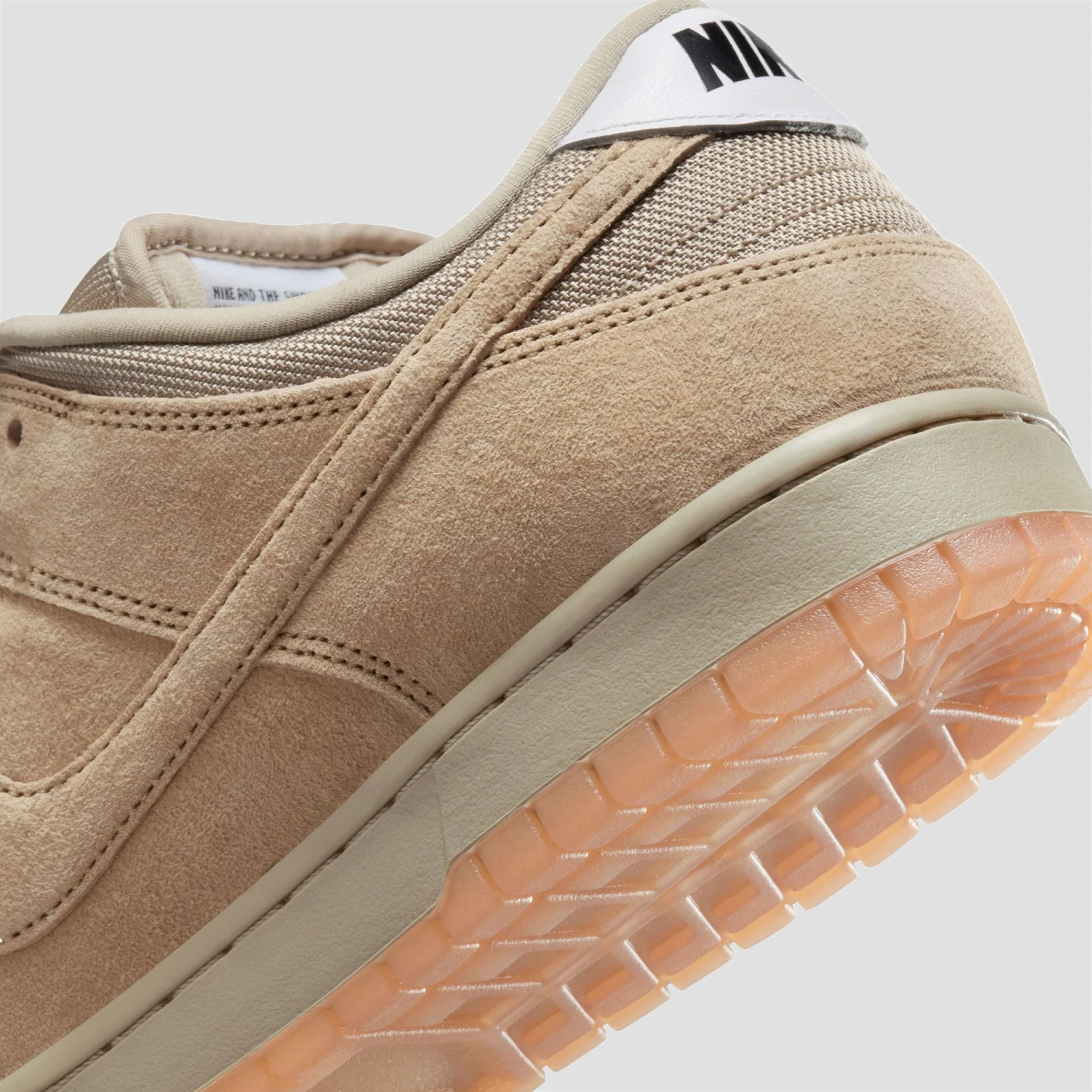 Nike SB Dunk Low Pro B Skate Shoes Parachute Beige / Parachute Beige 10 Nike SB Dunk Low Pro B Skate Shoes Parachute Beige / Parachute Beige - Image 10