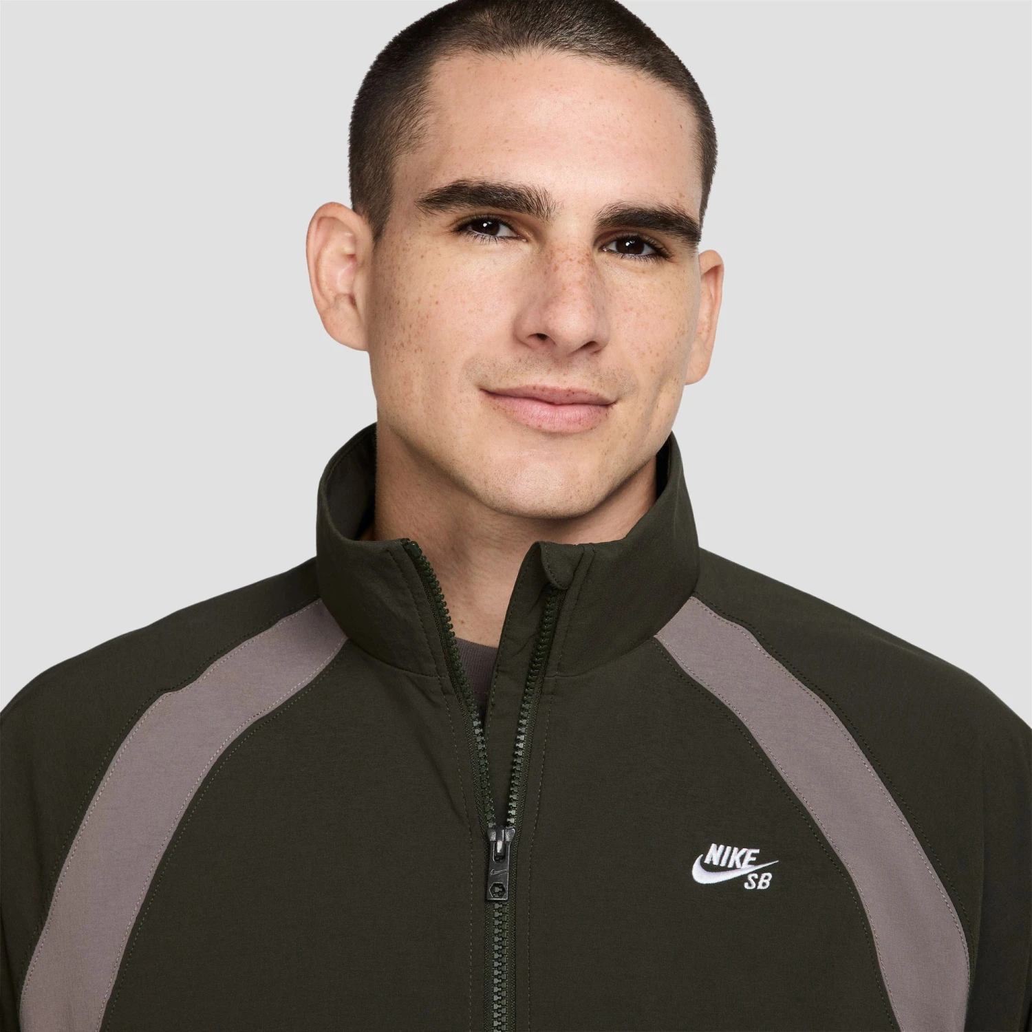 Nike SB Full-Zip Woven Jacket Sequoia / Cave Stone / White 3 Nike SB Full-Zip Woven Jacket Sequoia / Cave Stone / White - Image 3