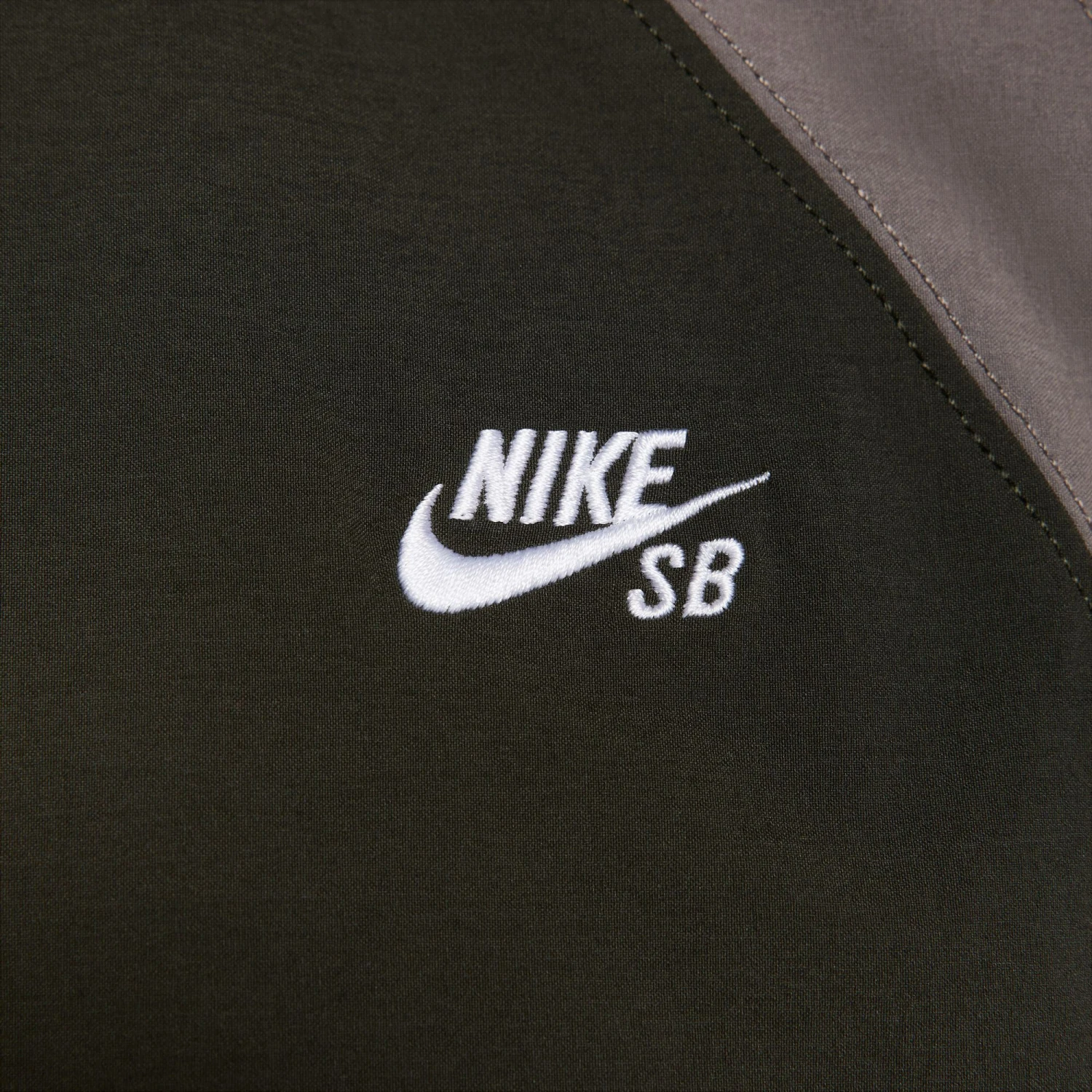 Nike SB Full-Zip Woven Jacket Sequoia / Cave Stone / White 4 Nike SB Full-Zip Woven Jacket Sequoia / Cave Stone / White - Image 4