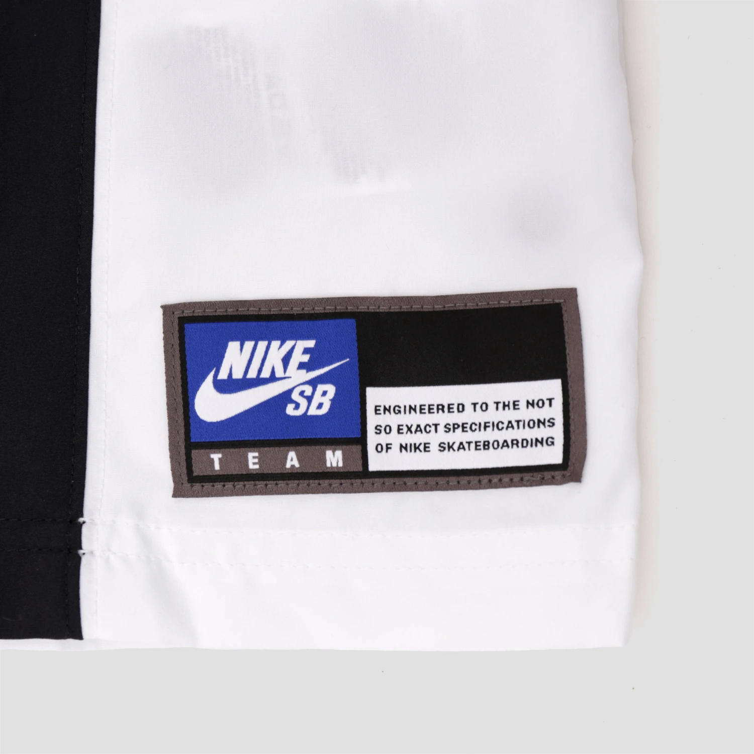 Nike SB Dri-Fit Bowler Woven Shortsleeve Shirt Black / White / White 7 Nike SB Dri-Fit Bowler Woven Shortsleeve Shirt Black / White / White - Image 7