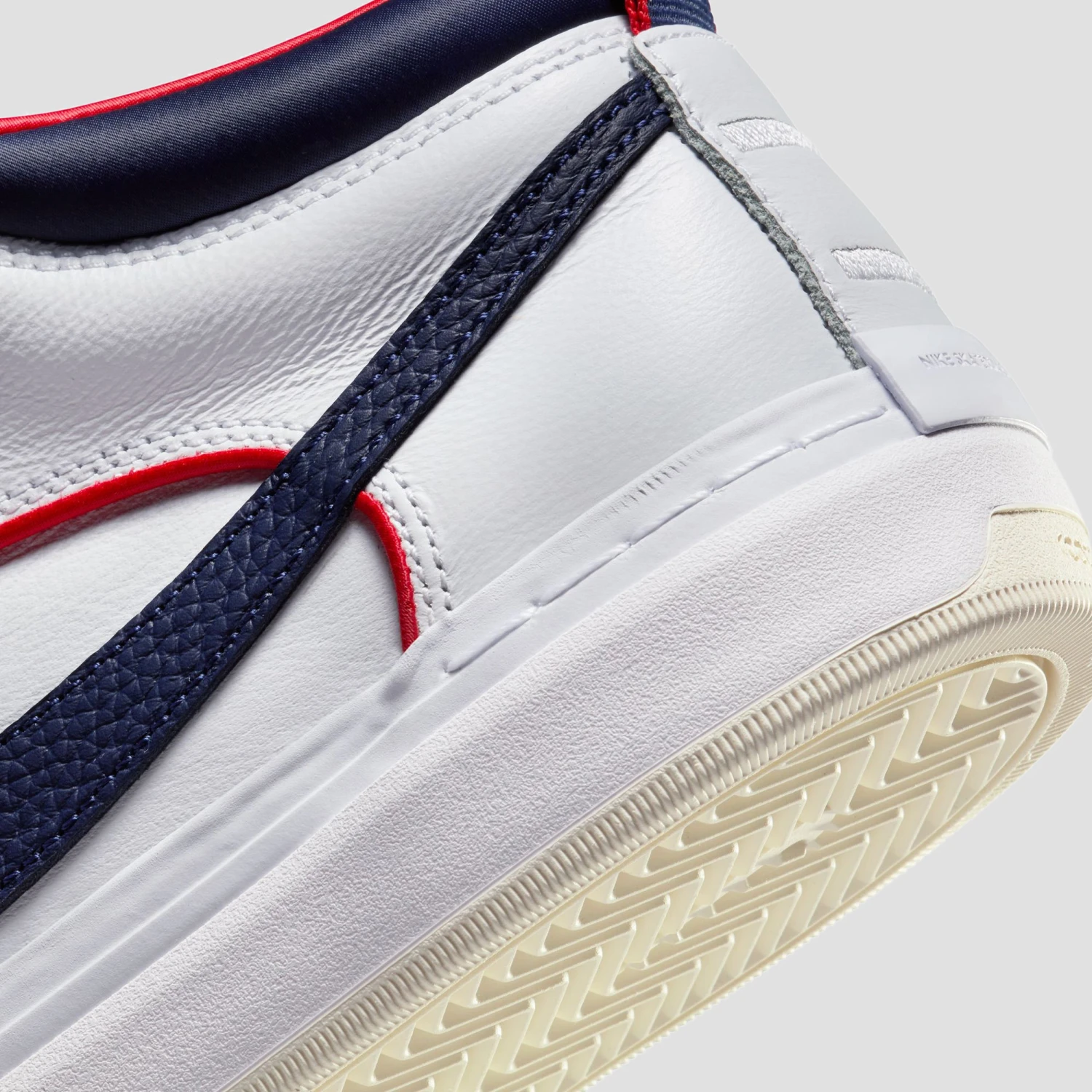 Nike SB React Leo Premium Skate Shoes White / Midnight Navy / University Red / White 7 Nike SB React Leo Premium Skate Shoes White / Midnight Navy / University Red / White - Image 7