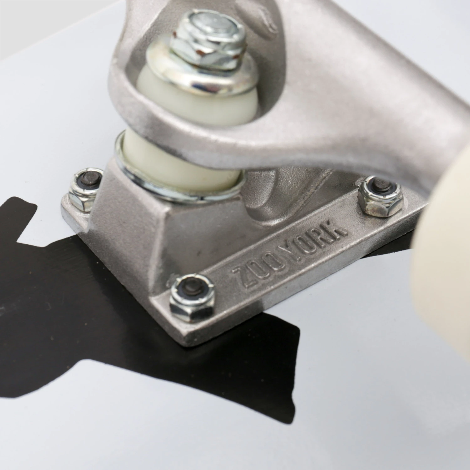 Zoo York 8.0 OG 95 Tag Complete Skateboard White / Black 3 Zoo York 8.0 OG 95 Tag Complete Skateboard White / Black - Image 3